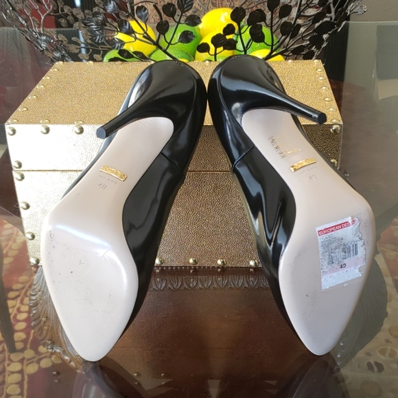 Gucci Heels - Picture 4 of 8